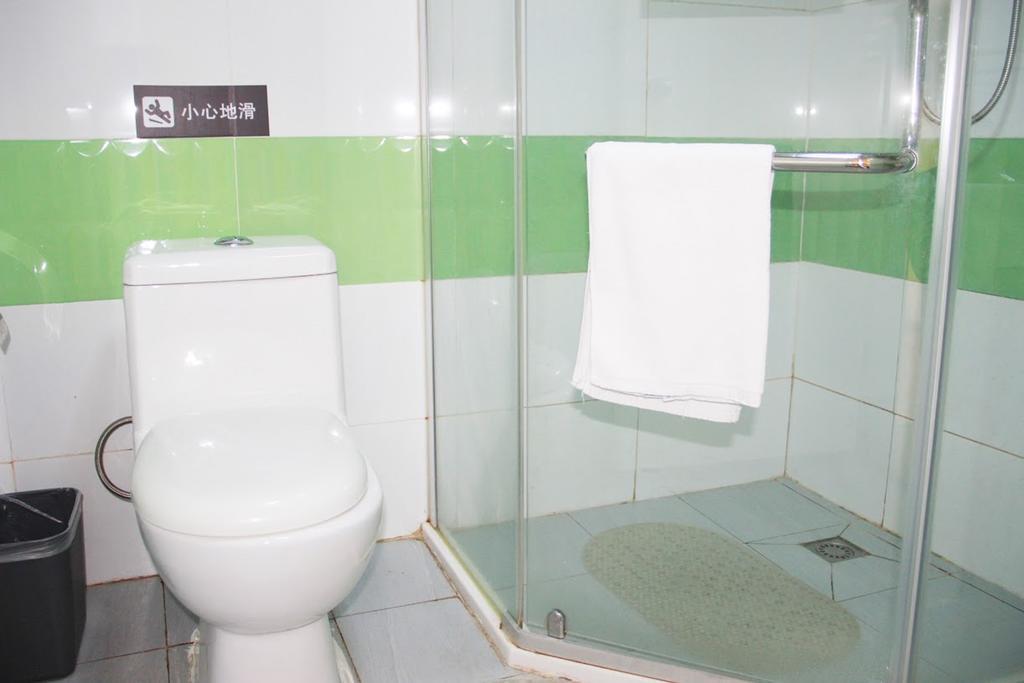 7Days Inn Wuzhou South Railway Station Cangwu Habitación foto